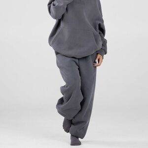 COMFRT WOMENS SIGNATURE JOGGER STYLE SWEATPANTS / STEEL GREY / SIZE SMALL